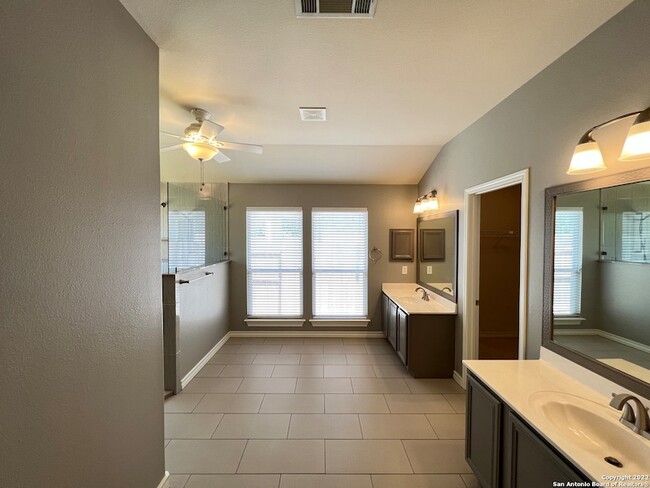 Building Photo - 1303 Bluff Forest