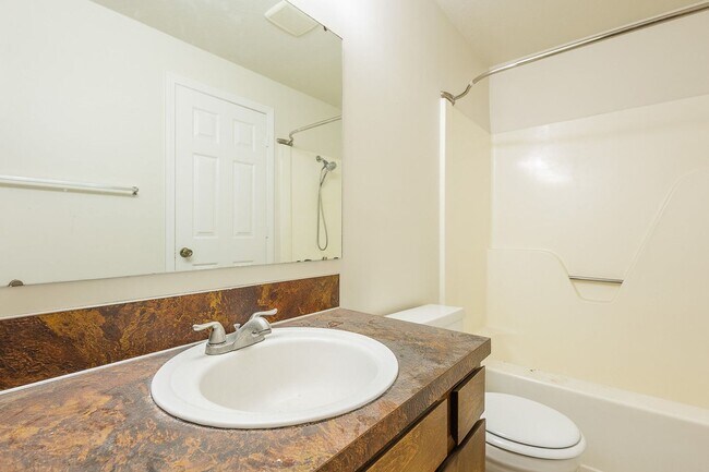 Building Photo - Renovated 2 bedroom 1 bathroom home