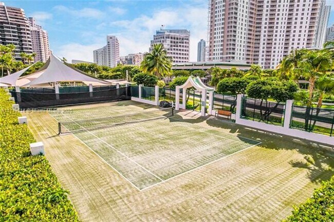 Building Photo - 900 Brickell Key Blvd