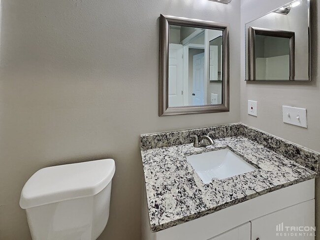 Building Photo - 3805 Stonefield Dr