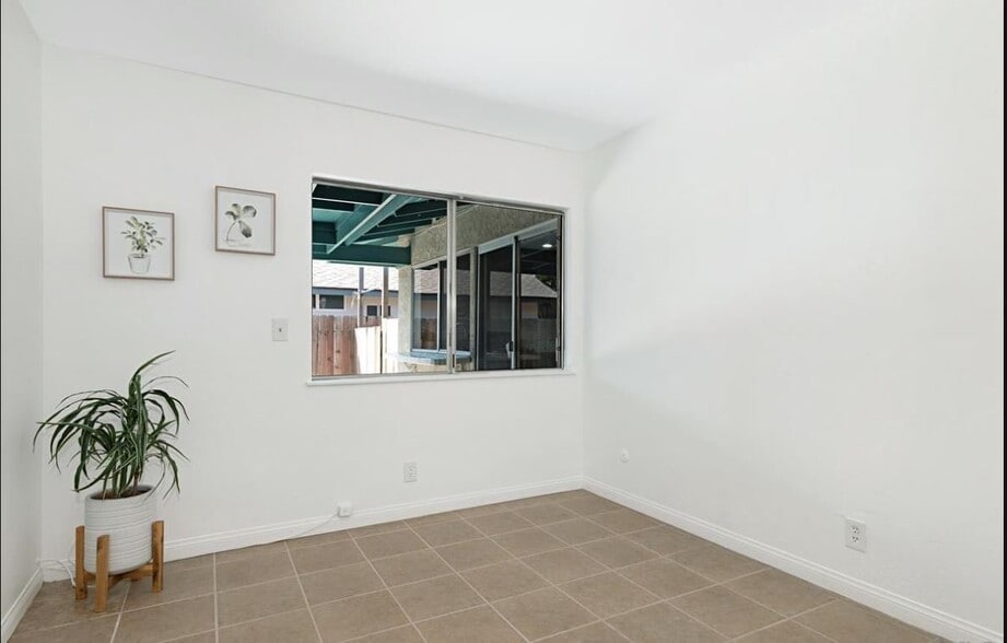 Building Photo - 710 Hillward St