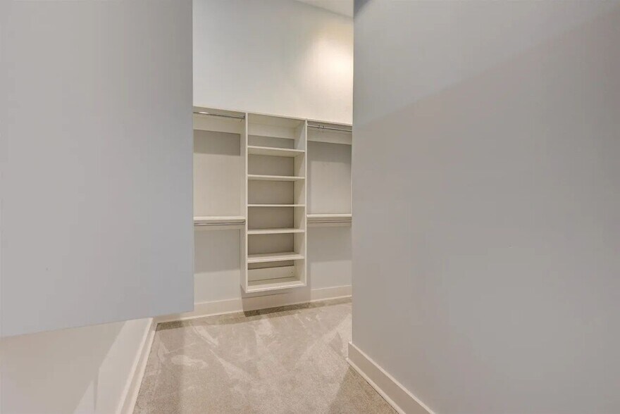 Building Photo - 435 S Front St