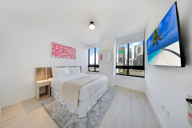 Building Photo - 225 N Miami Ave