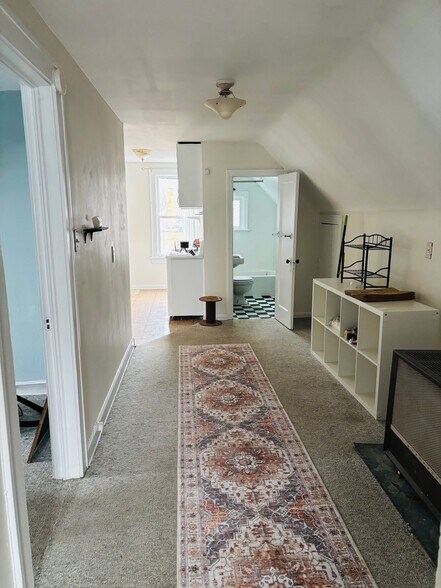 Building Photo - 2679 Hampshire Rd