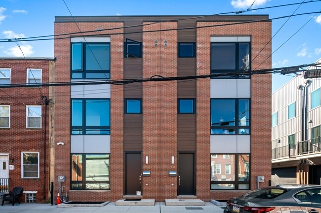 Building Photo - Pennsport Townhome with Garaged Parking
