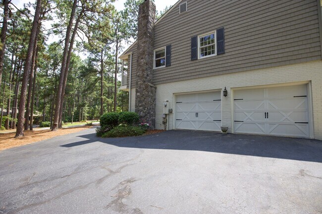 Building Photo - Stunning home in Weymouth Woods Southern P...