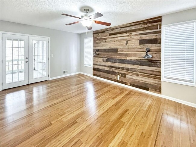 Building Photo - 1543 Hillhaven Dr