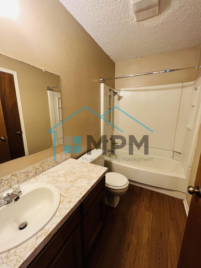 Building Photo - 124 Hardwood Dr