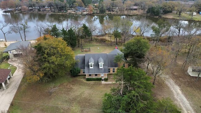Building Photo - Lakefront Luxury Retreat, 5 Beds, 3 Baths, Quiet Gated Community.