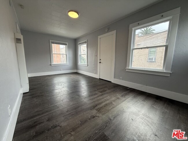 Building Photo - 1111 1/2 Orizaba Ave