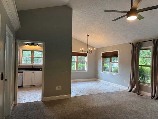 Building Photo - Beautiful Brick Home with Bonus Room in Desirable Berne Glade!