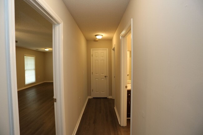 Building Photo - 203a Courtney Way