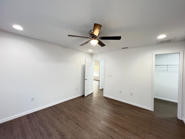 Building Photo - AWESOME 3 BD/2BA Home in Ocklawaha!! Available now!!