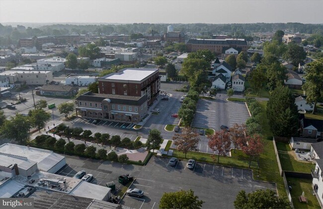 Building Photo - 128 N Bond St