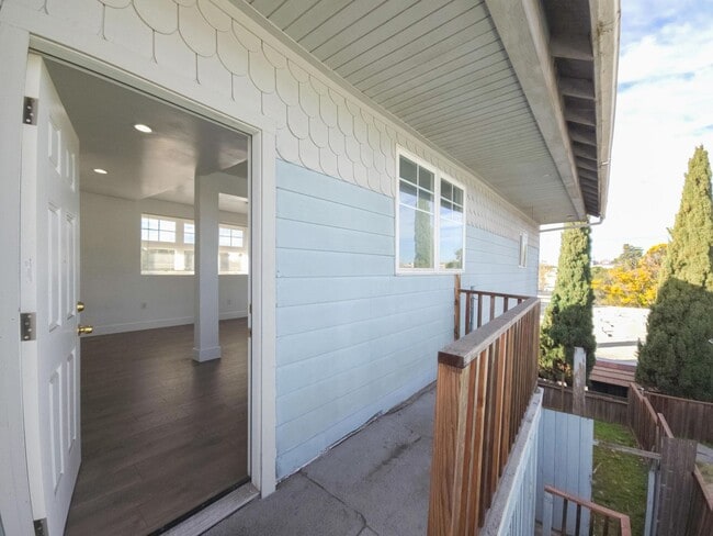 Building Photo - 4 bed 3 bath Single-family Home in Glenview/Lower Diamond area of Oakland