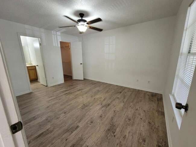Building Photo - 1021 S Hiawassee Rd