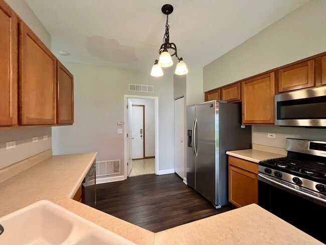 Building Photo - 1919 Golden Gate Ln