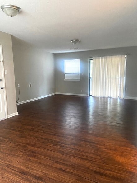 Building Photo - 921 Garywood Pl