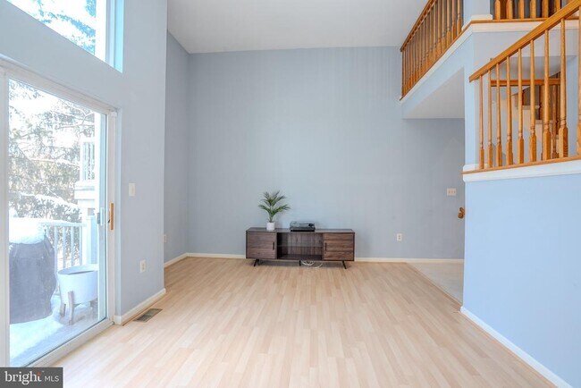 Building Photo - 128 S Barrow Pl