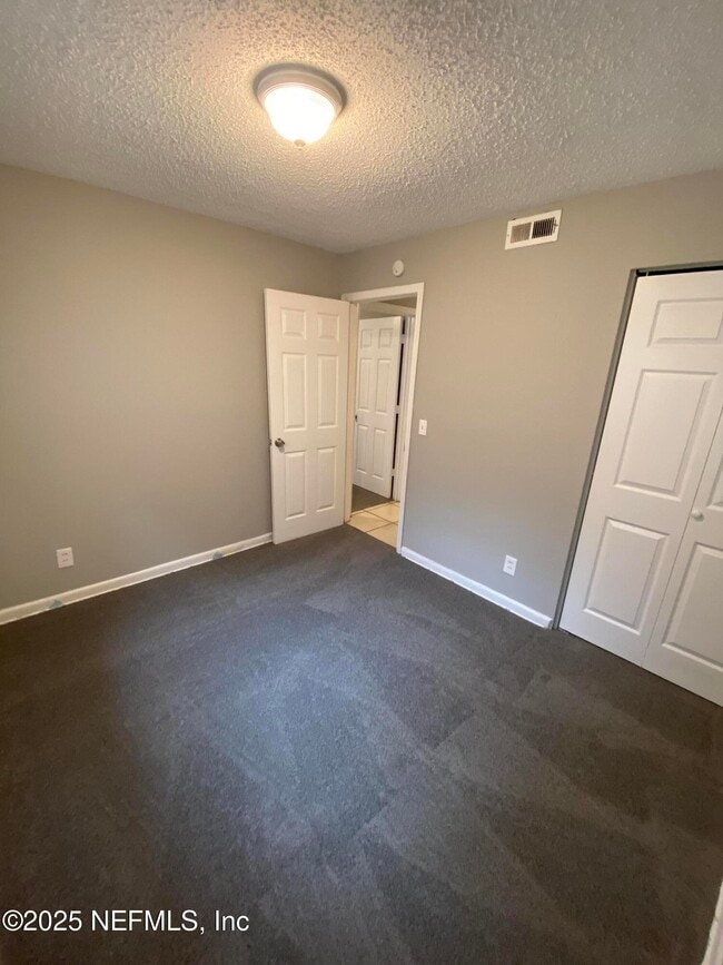 Building Photo - 9443 Sibbald Rd
