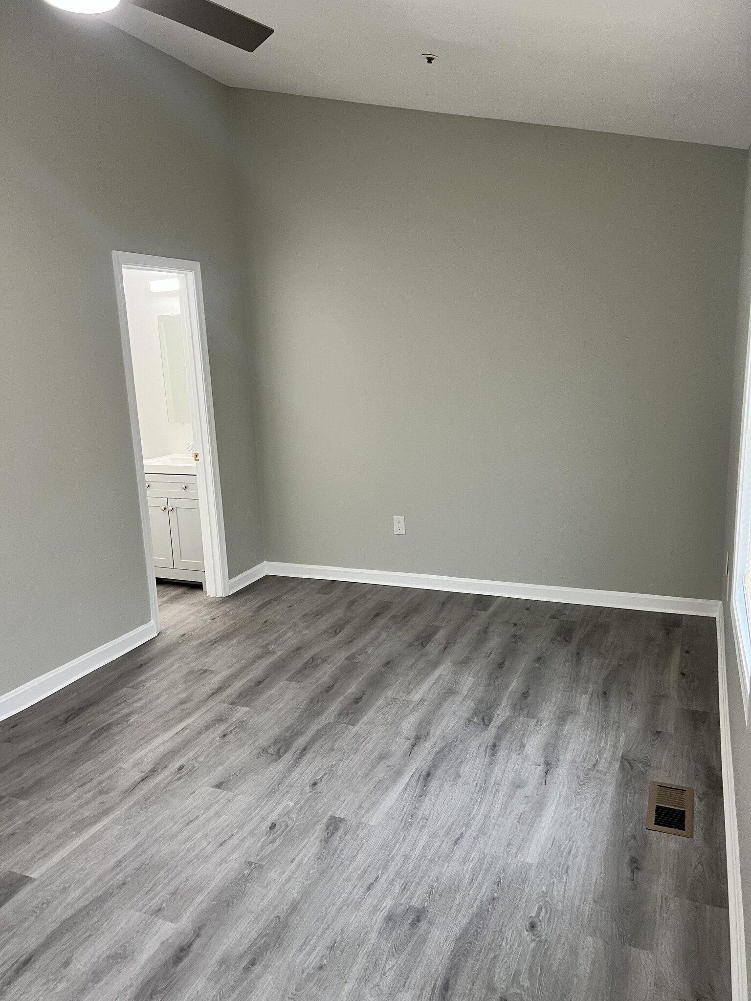 Building Photo - 1742 Countrywood Ct