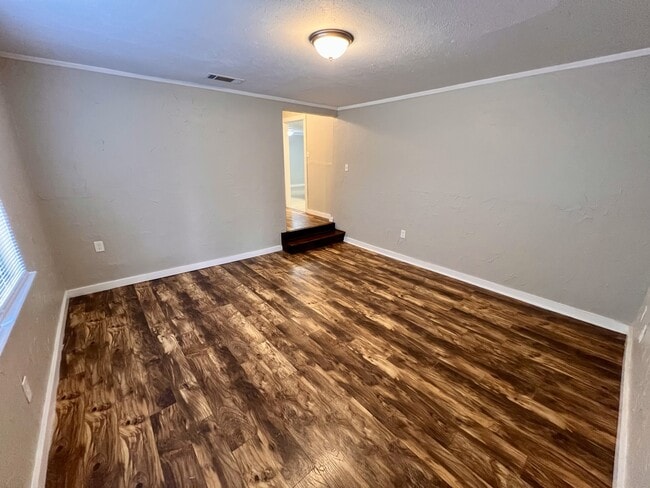 Building Photo - 5638 Curzon Ave