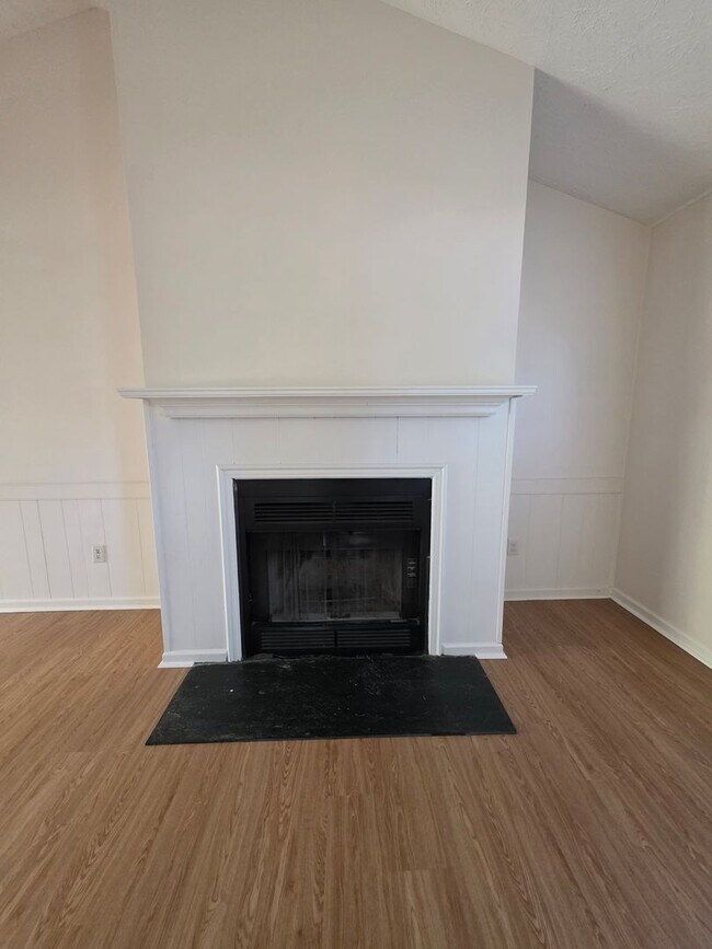 Building Photo - Move In Ready 3 Bedroom Ranch!