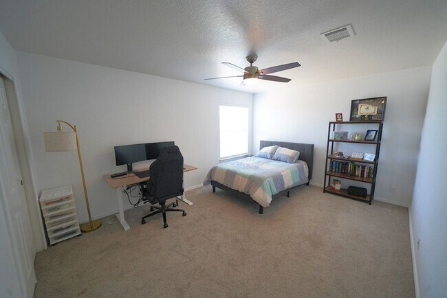 Building Photo - Beautifully Maintained Home in Schertz Now Available. Realtor Commission: $500