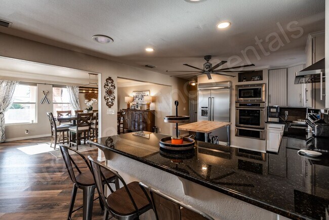 Building Photo - FURNISHED POOL HOME