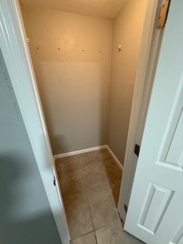 Building Photo - 908 Lora St