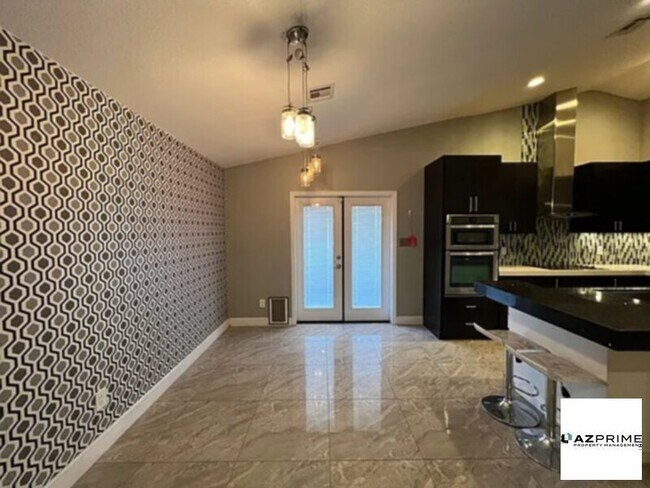 Building Photo - Very nice 3 bed 2 bath in Vista Del Sol