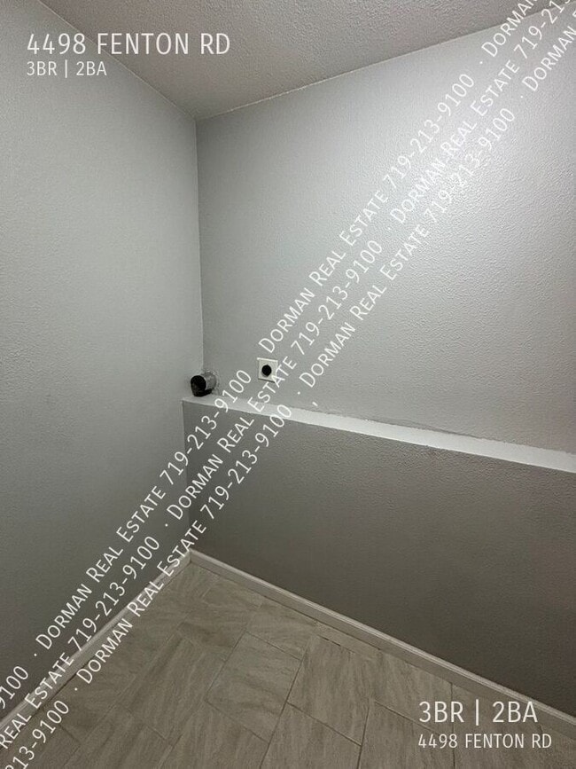 Building Photo - 4498 Fenton Rd