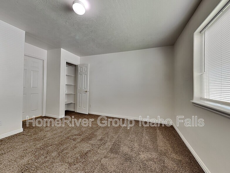 Building Photo - 3693 Deloy Dr