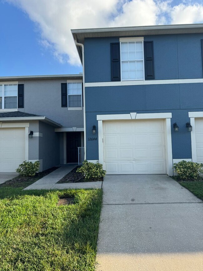 Building Photo - 12644 Somerset Oaks St