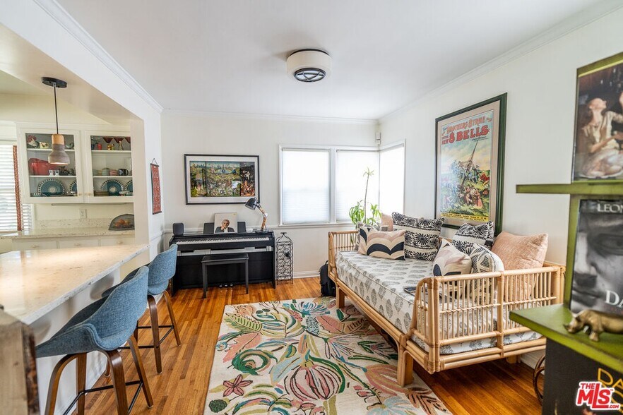 Building Photo - 221 W 64th Pl