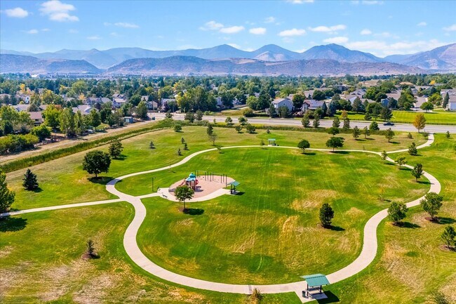 Building Photo - Evolve Real Estate: Meticulously Maintained 3 Bed RANCH Home with Deck and Pergola Available DEC 15!