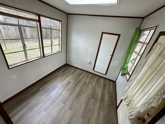 Building Photo - 2 Bed 1 Bath House in Murray