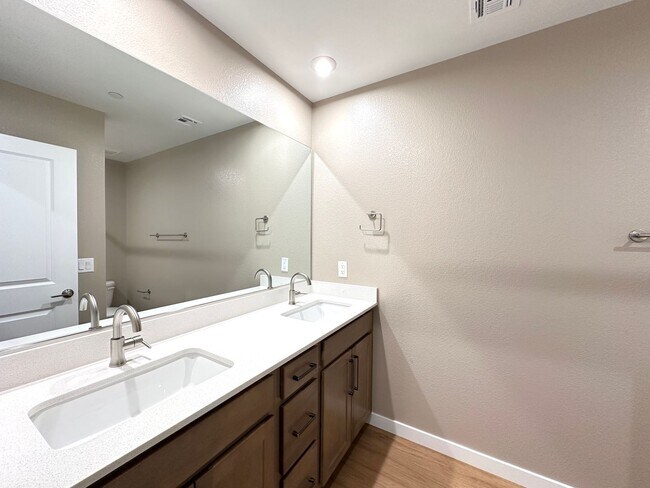 Building Photo - Inspirada Town Center