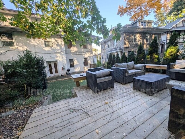 Building Photo - 6519 Lincoln Dr