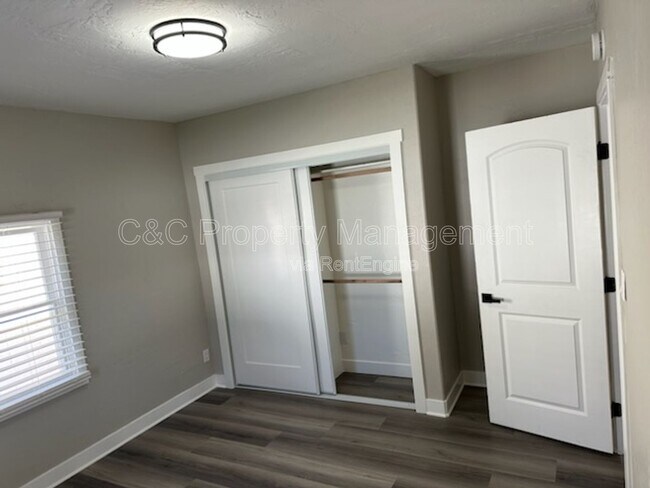 Building Photo - 1519 W 22nd Pl