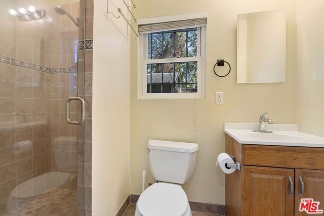 Building Photo - 1537 Cabrillo Ave