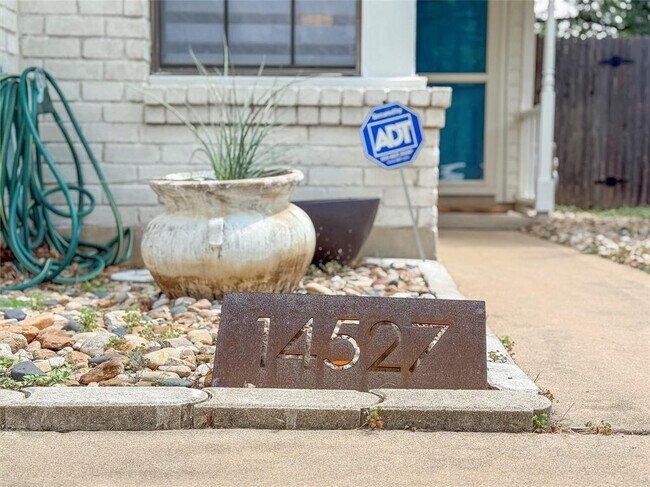 Building Photo - 14527 Donald Dr