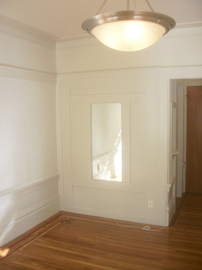 Building Photo - 810 Jones St
