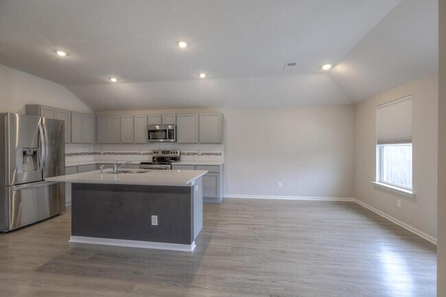 Building Photo - 8004 SE 6th St