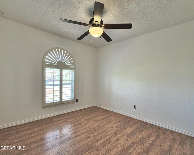 Building Photo - 3217 Funston Pl