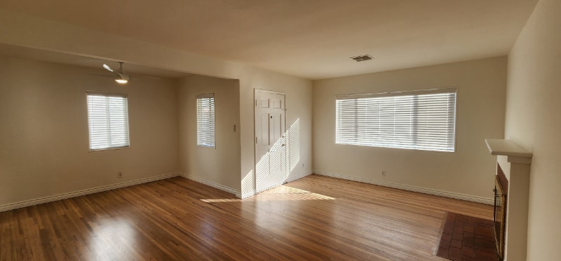 Building Photo - 4923 W 121st St