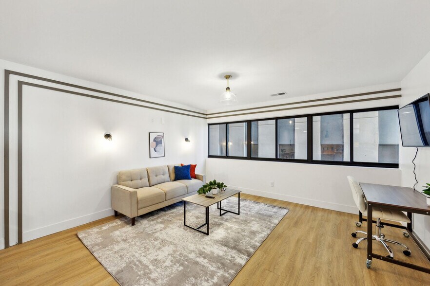 Building Photo - 913 N Market St