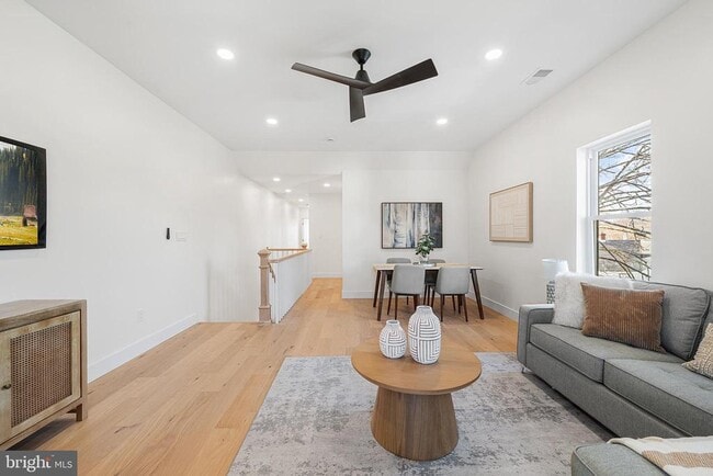 Building Photo - 703 Preston Ave