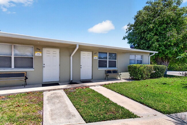 Building Photo - 240 SW 15th Ave