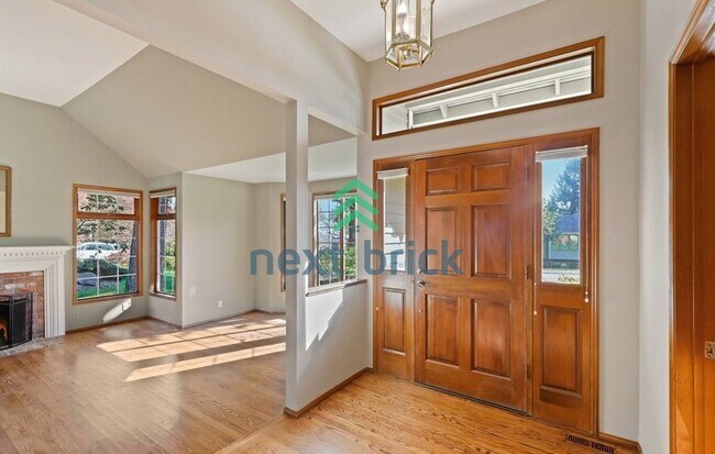 Building Photo - Beautiful 4-Bedroom Home with Spacious Yard in a Quiet Cul-de-Sac